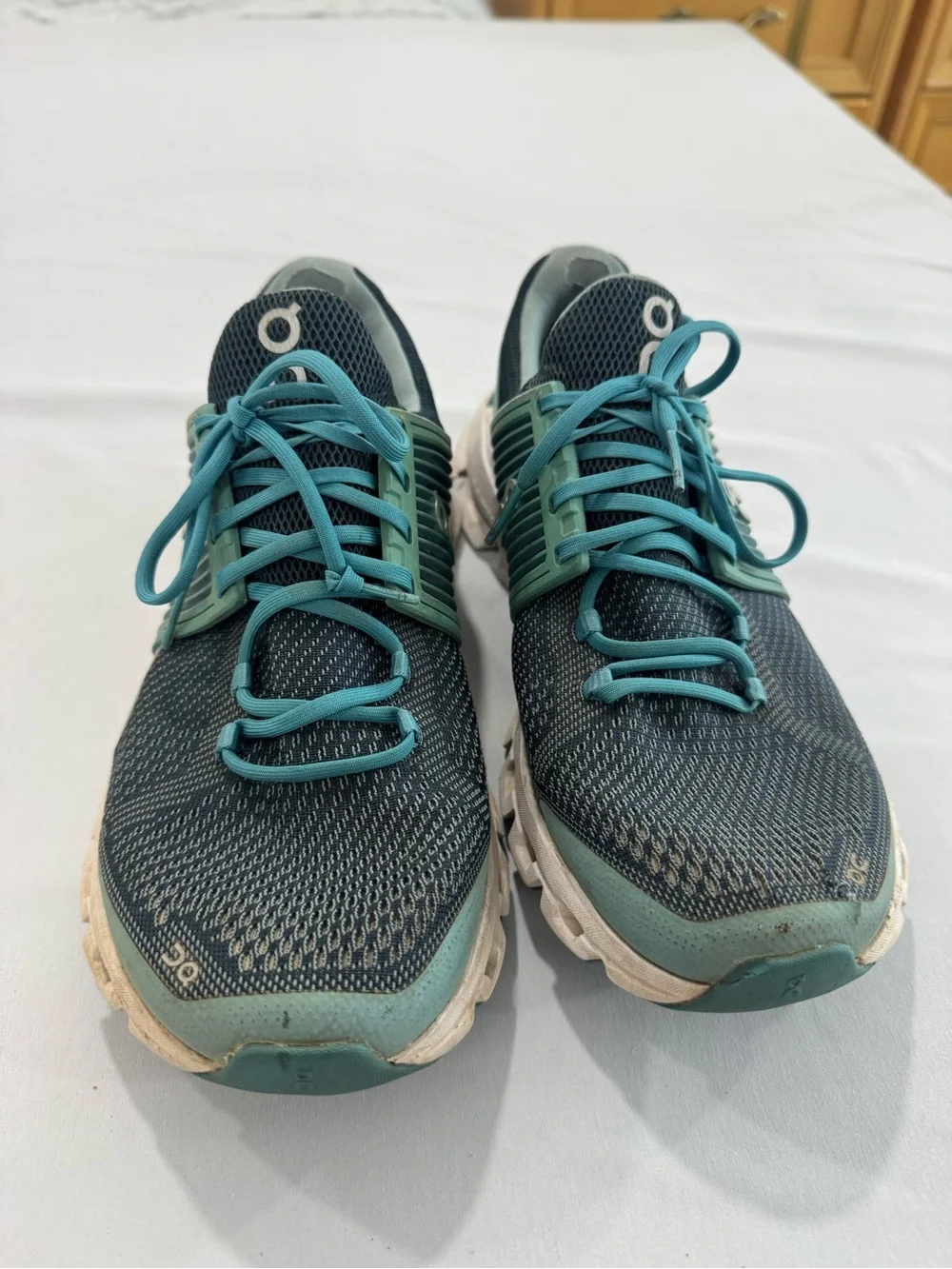 On Cloudswift Running Shoes Size 9